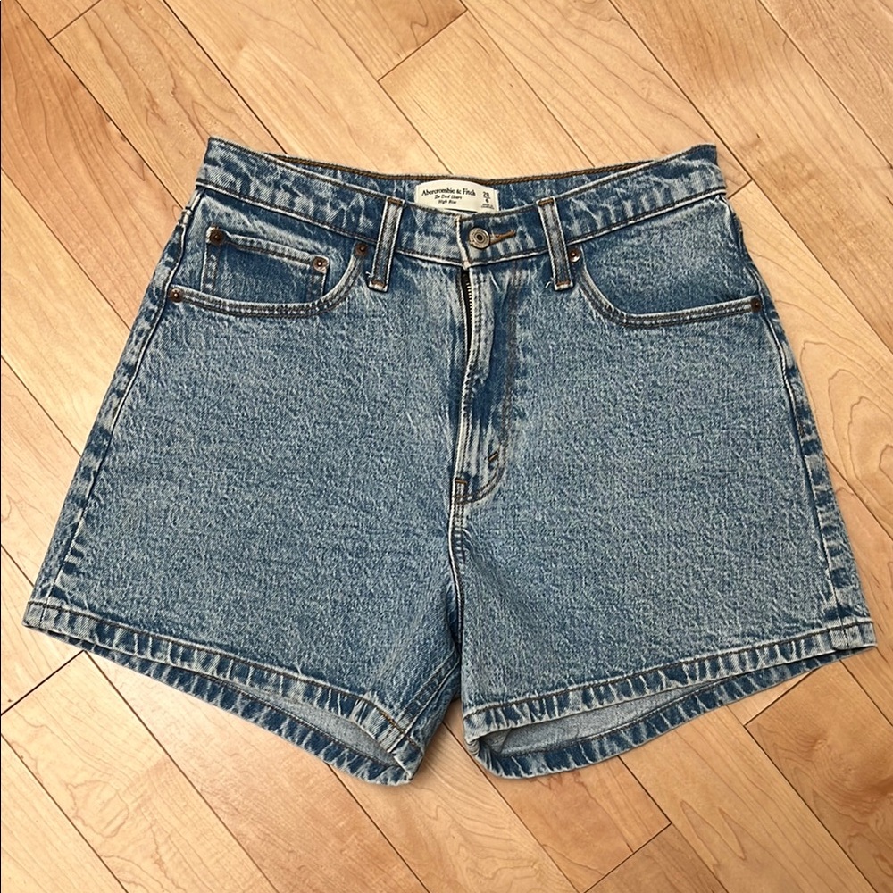 SOLD - Abercrombie & Fitch Dad Denim Women's Shorts (28 Curve Love)